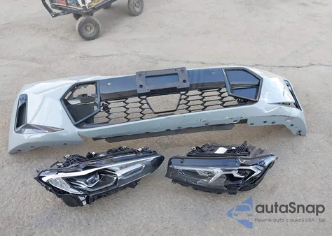 2025 BMW 3 Series 330I z USA, uszkodzony, nr VIN 3MW69CW09S8F07896